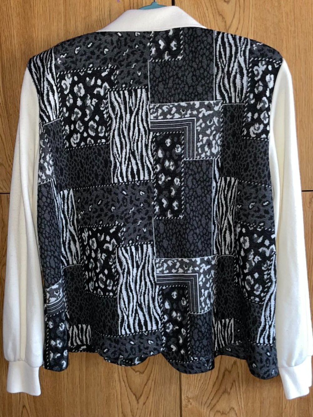 Alfred Dunner patterned button up - Picture 3 of 8